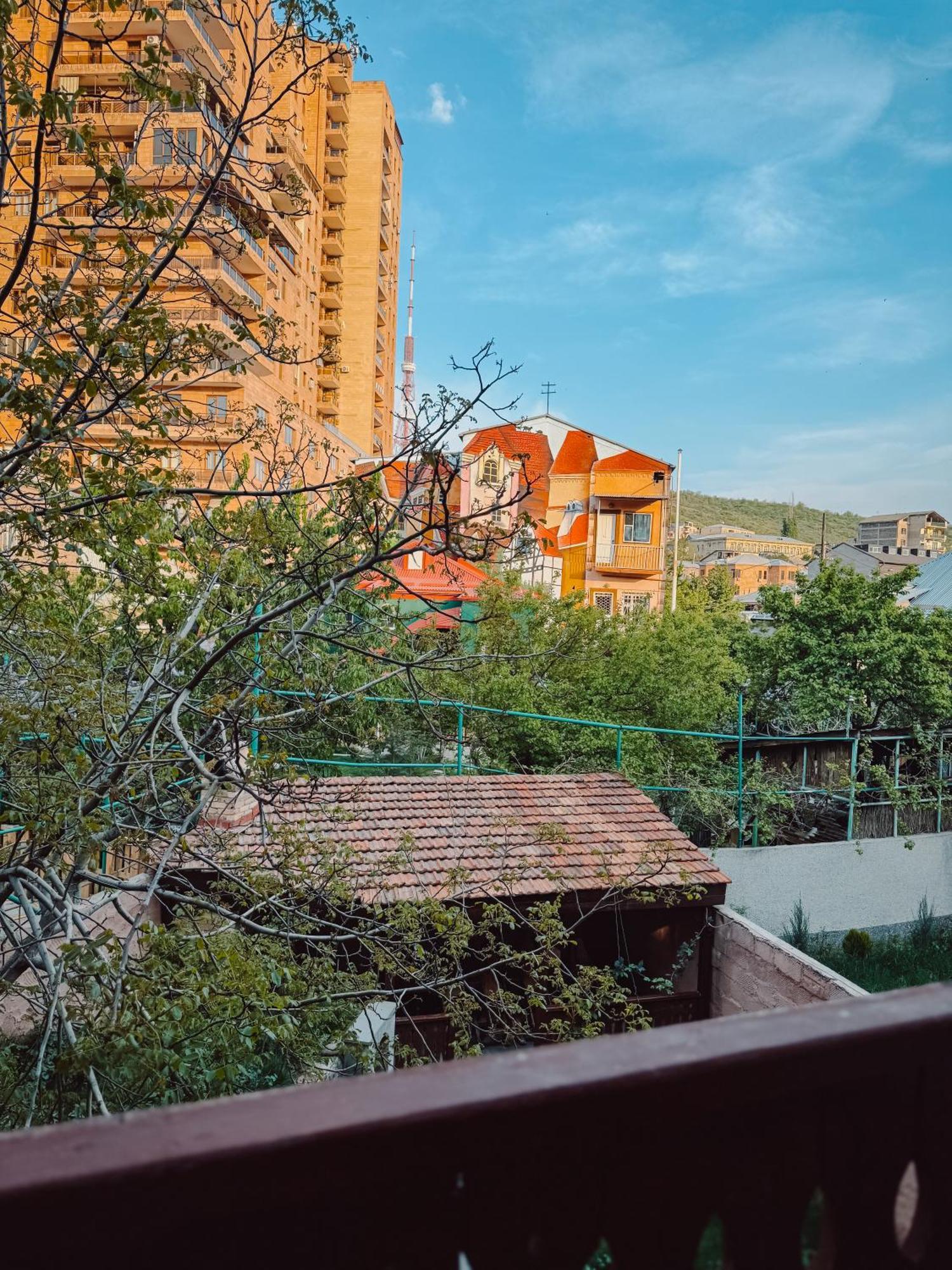 Armenia Hotel Ereván Exterior foto