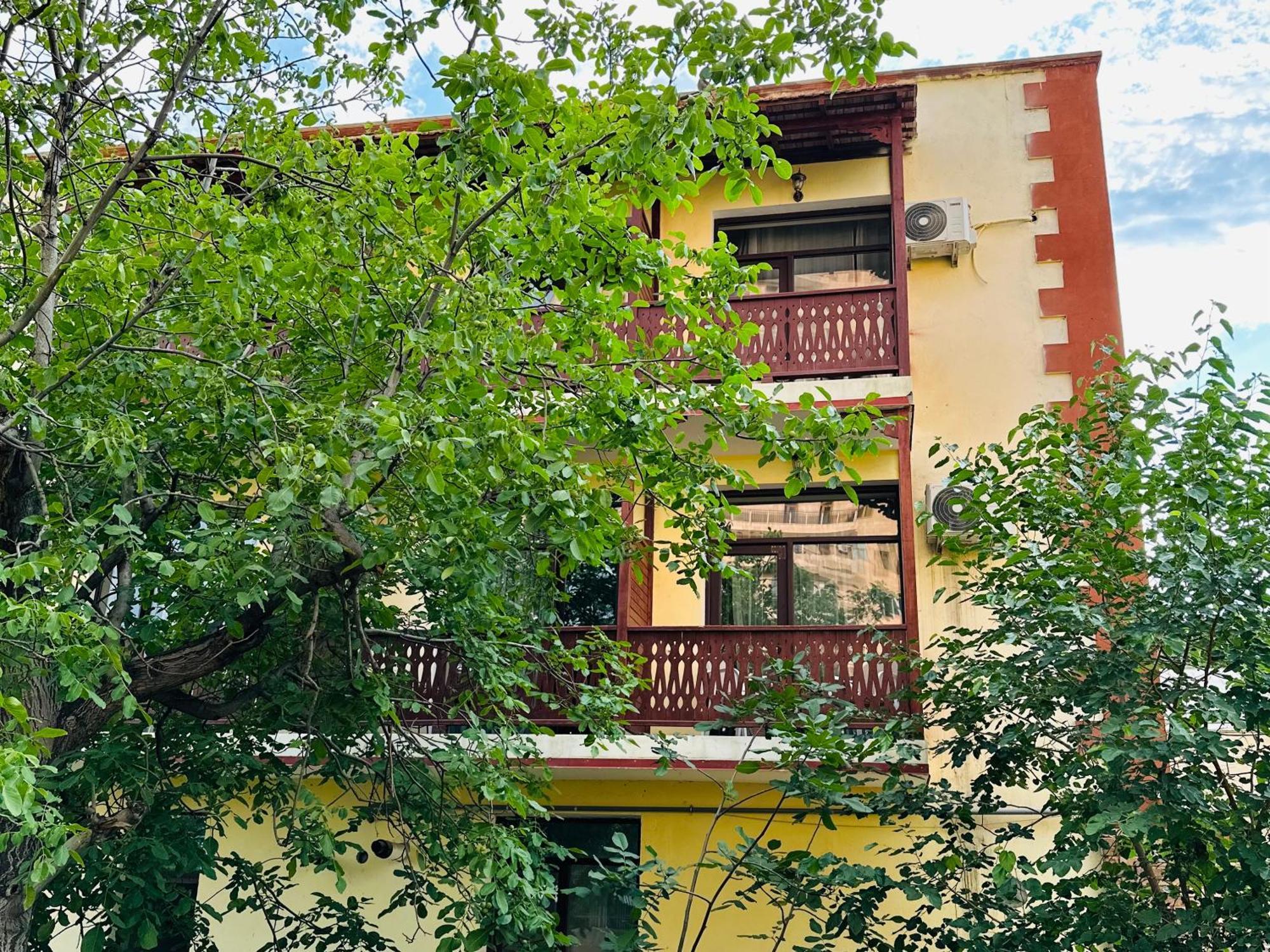 Armenia Hotel Ereván Exterior foto
